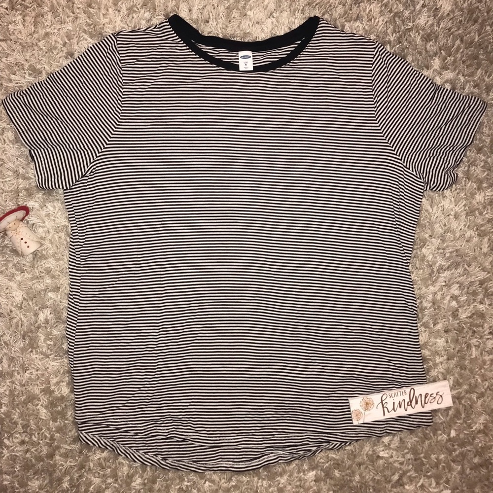 ✨Old Navy T- shirt✨